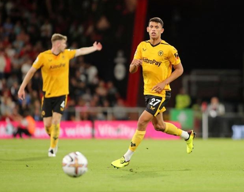 卫报：巴萨将凯恩视为取代莱万的首选目标，很可能激活违约金