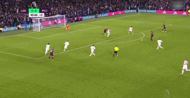 曼联欲引进加拉格尔或埃德松，争夺中场球员，冬季转会窗或成关键。